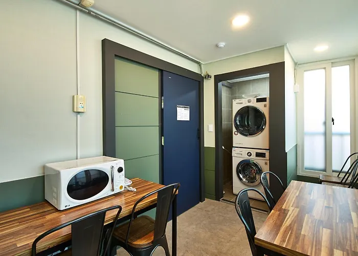 Motel Sinchon Anytime 2*